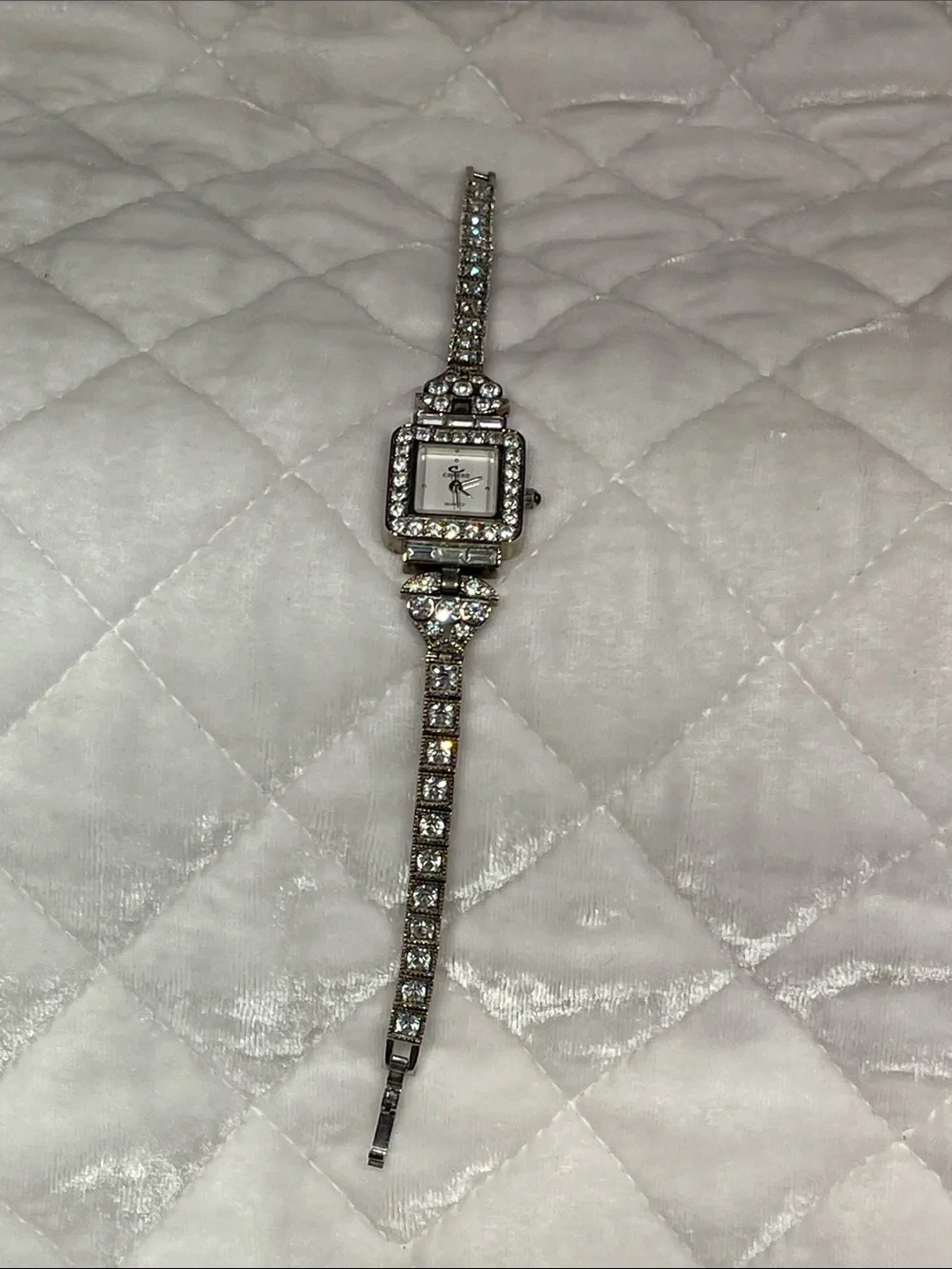 Vintage cache watch Silvertone with rhinestones